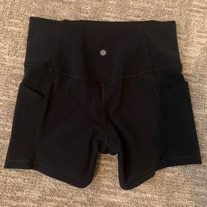 Athleta Salutation Stash 5” pocket biker short